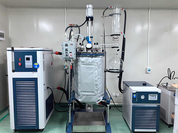 武漢某納米材料廠防爆反應釜組合裝置