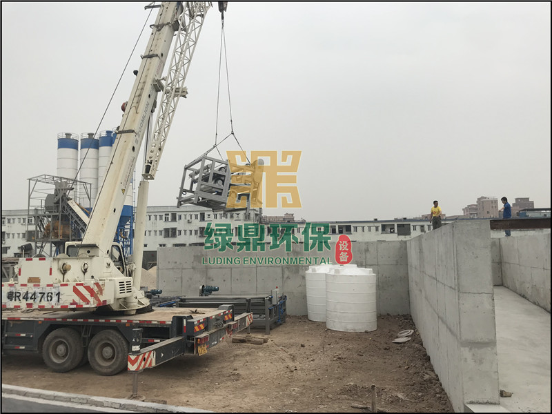 帶式壓濾機發往鉆井液廢棄泥漿處理工程 1