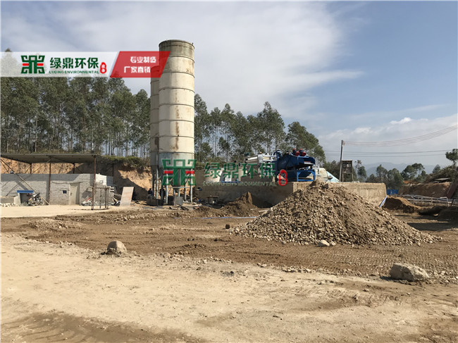 帶式壓濾機(jī)佛山沙場(chǎng)泥漿處理案例現(xiàn)場(chǎng) 3
